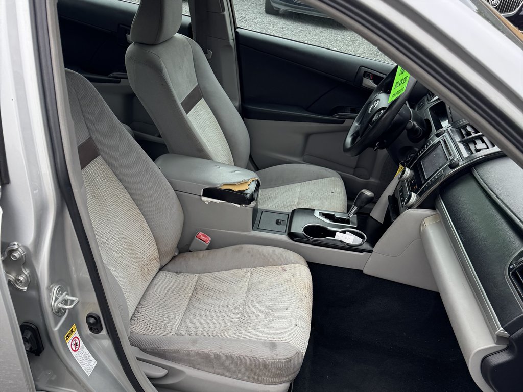 2012 Toyota Camry LE - Photo 8